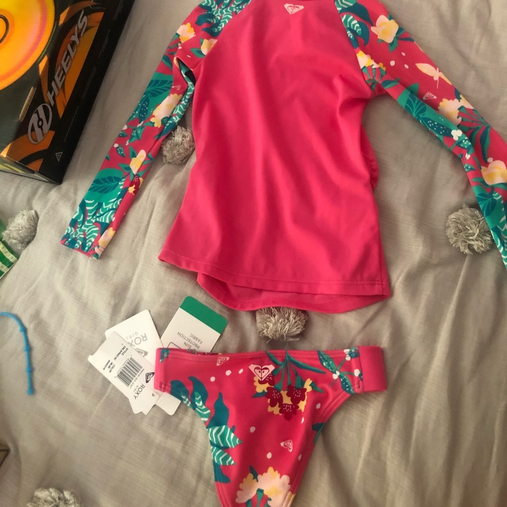 Size 2t girls Roxy UPF 50+ bathing suit with tags.